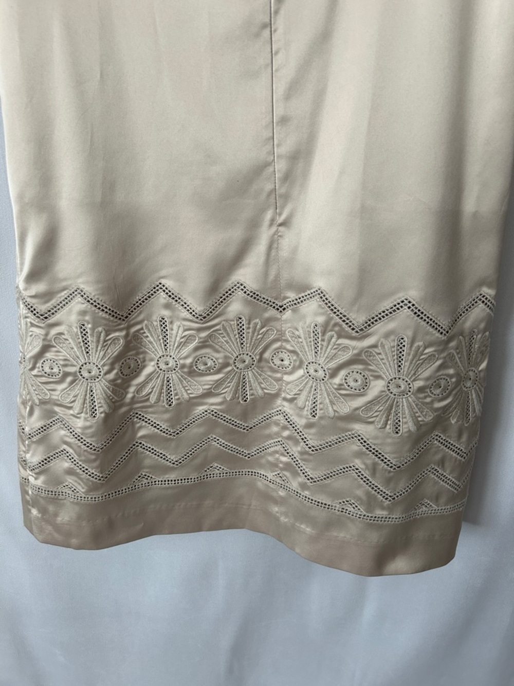 Chloé Luxurious Taupe Silk 3/4 Sleeve Floral Shift Sheath Mini Dress *Size 4* 🌺🌺 - Picture 8 of 9